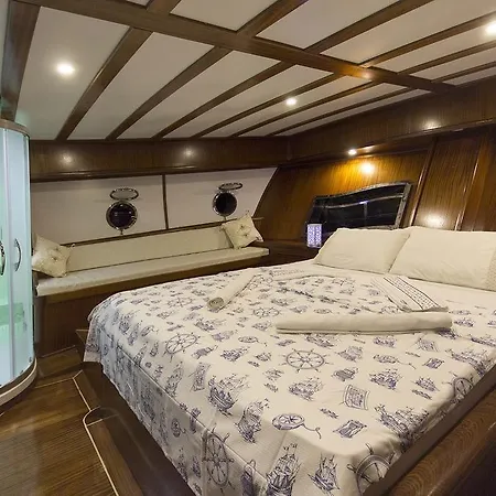 Omerbey Yacht