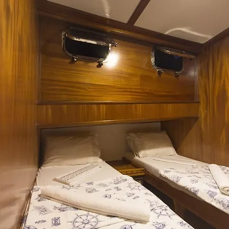 Hotel na wodzie Omerbey Yacht