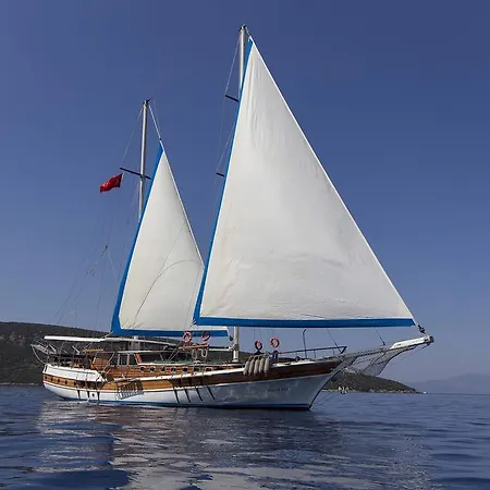 Hotel na wodzie Omerbey Yacht
