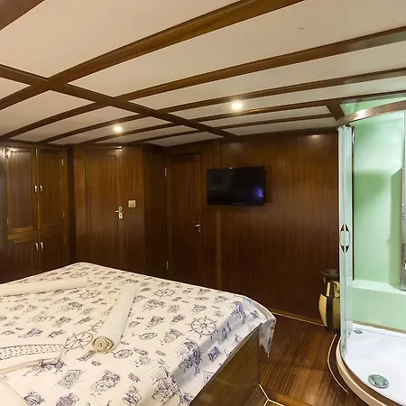Omerbey Yacht *